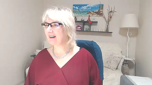 Snapshot of FleurMays chatting on 03.03.25 FleurMays online show from 03.03.25