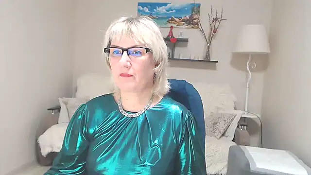 Snapshot of FleurMays chatting on 03.05.25 FleurMays online show from 03.05.25