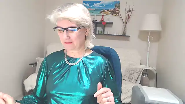 Snapshot of FleurMays chatting on 03.06.25 FleurMays online show from 03.06.25