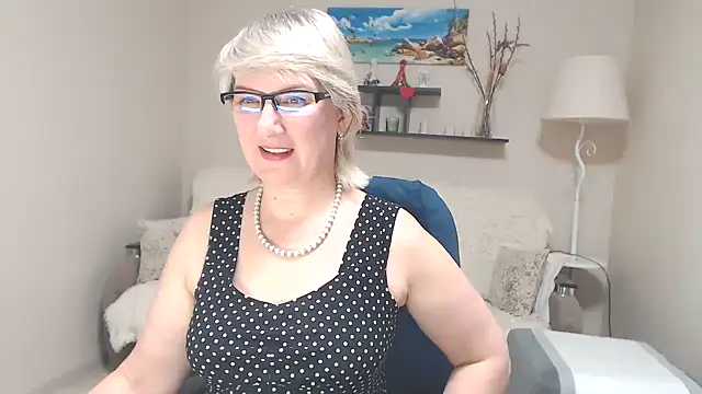 Snapshot of FleurMays chatting on 03.09.25 FleurMays online show from 03.09.25