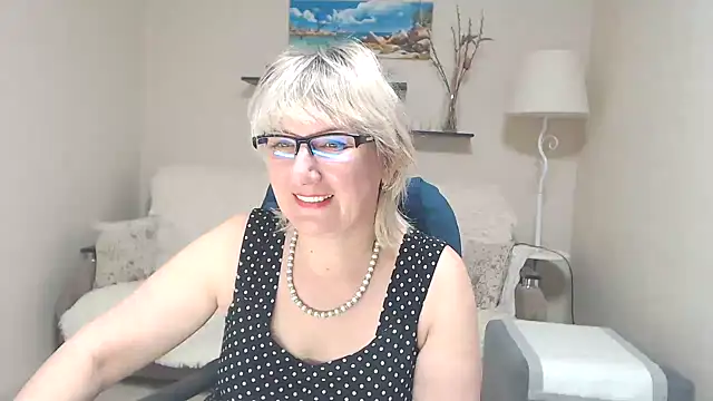 Snapshot of FleurMays chatting on 03.09.25 FleurMays online show from 03.09.25