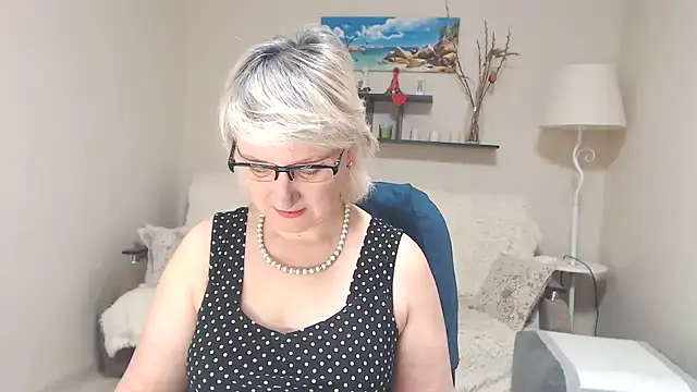 Snapshot of FleurMays chatting on 03.11.25 FleurMays online show from 03.11.25