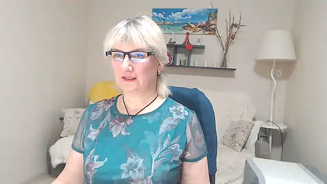 Snapshot of FleurMays chatting on 03.12.25 FleurMays online show from 03.12.25