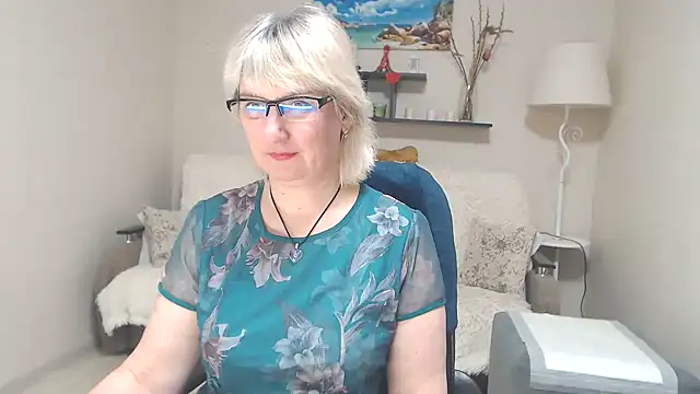 Snapshot of FleurMays chatting on 03.17.25 FleurMays online show from 03.17.25