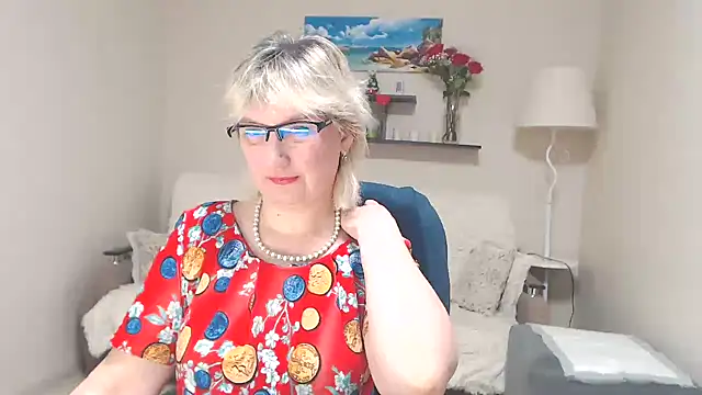 Snapshot of FleurMays chatting on 03.20.25 FleurMays online show from 03.20.25