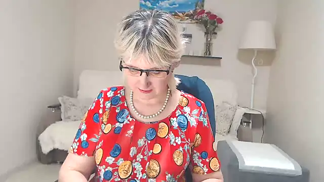 Snapshot of FleurMays chatting on 03.20.25 FleurMays online show from 03.20.25