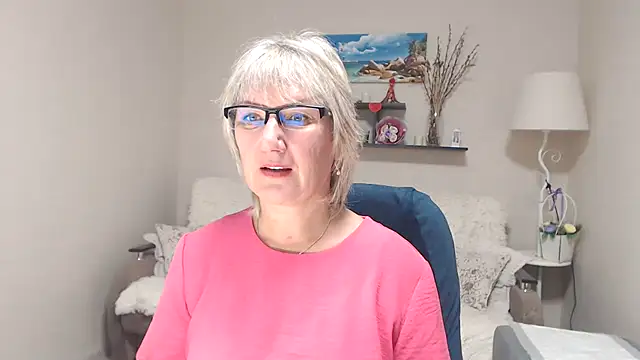 Snapshot of FleurMays chatting on 09.25.25 FleurMays online show from 09.25.25