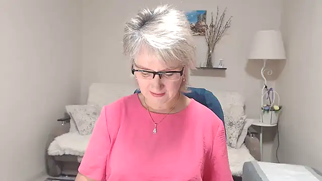 Snapshot of FleurMays chatting on 09.29.25 FleurMays online show from 09.29.25