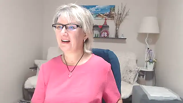 Snapshot of FleurMays chatting on 09.30.25 FleurMays online show from 09.30.25