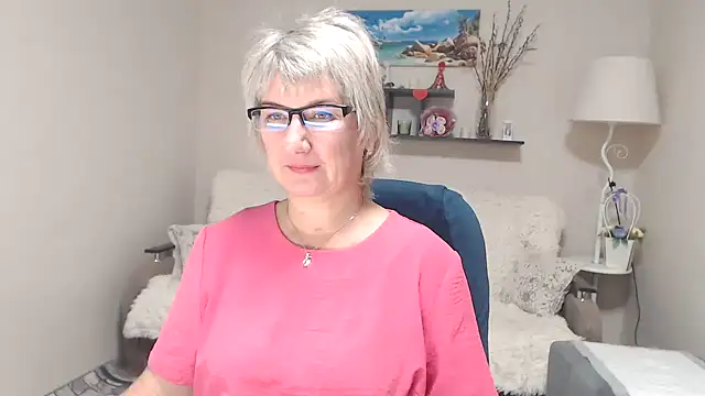 Snapshot of FleurMays chatting on 10.13.25 FleurMays online show from 10.13.25