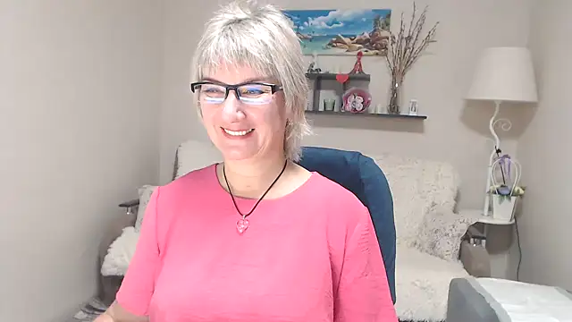 Snapshot of FleurMays chatting on 10.15.25 FleurMays online show from 10.15.25