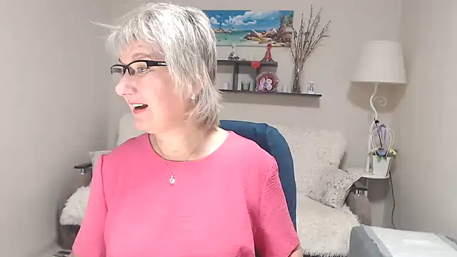 Snapshot of FleurMays chatting on 10.17.25 FleurMays online show from 10.17.25