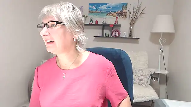 Snapshot of FleurMays chatting on 10.20.25 FleurMays online show from 10.20.25