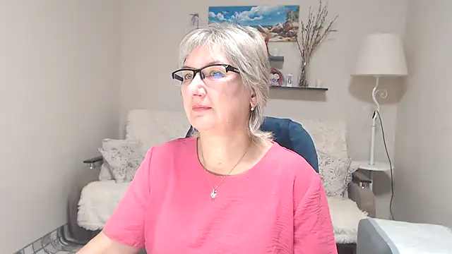 Snapshot of FleurMays chatting on 10.29.25 FleurMays online show from 10.29.25