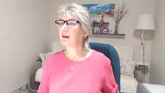 Snapshot of FleurMays chatting on 11.02.25 FleurMays online show from 11.02.25