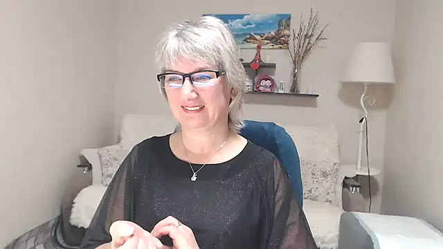 Snapshot of FleurMays chatting on 11.07.25 FleurMays online show from 11.07.25