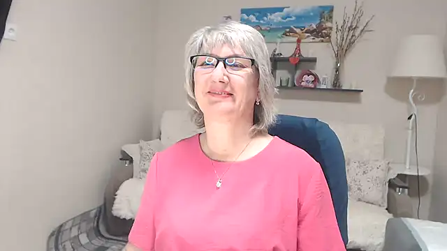 Snapshot of FleurMays chatting on 11.11.25 FleurMays online show from 11.11.25