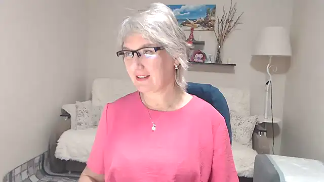 Snapshot of FleurMays chatting on 11.12.25 FleurMays online show from 11.12.25