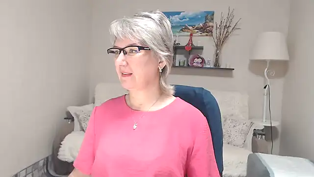 Snapshot of FleurMays chatting on 11.15.25 FleurMays online show from 11.15.25