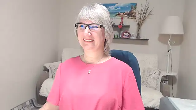 Snapshot of FleurMays chatting on 11.20.25 FleurMays online show from 11.20.25