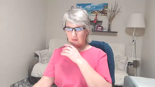 Snapshot of FleurMays chatting on 11.21.25 FleurMays online show from 11.21.25