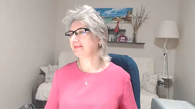 Snapshot of FleurMays chatting on 11.25.25 FleurMays online show from 11.25.25