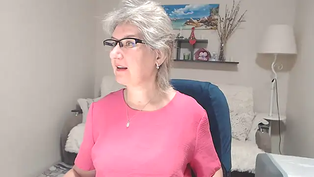 Snapshot of FleurMays chatting on 11.27.25 FleurMays online show from 11.27.25