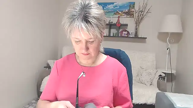 Snapshot of FleurMays chatting on 11.28.25 FleurMays online show from 11.28.25