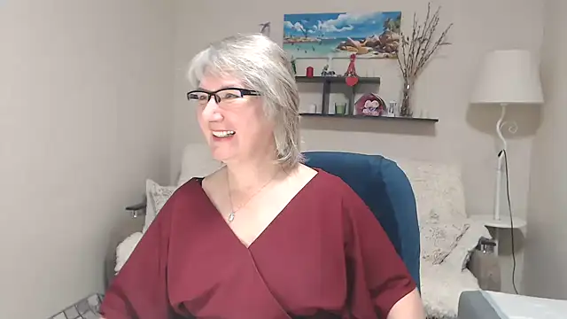 Snapshot of FleurMays chatting on 12.05.25 FleurMays online show from 12.05.25