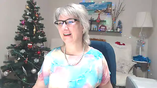 Snapshot of FleurMays chatting on 12.19.25 FleurMays online show from 12.19.25