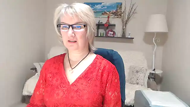 Snapshot of FleurMays chatting on 02.04.26 FleurMays online show from 02.04.26