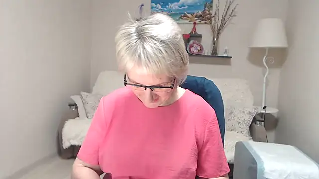 Snapshot of FleurMays chatting on 02.26.26 FleurMays online show from 02.26.26