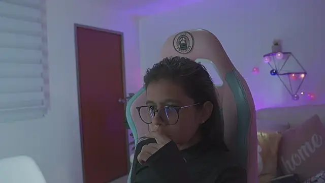 Snapshot of megan_ssmith_ chatting on 11.12.25 megan ssmith online show from 11.12.25