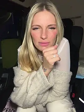 Snapshot of Lydie_off chatting on 01.17.25 Lydie off online show from 01.17.25