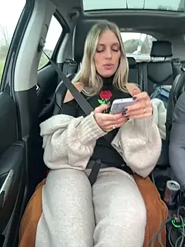 Snapshot of Lydie_off chatting on 02.15.25 Lydie off online show from 02.15.25