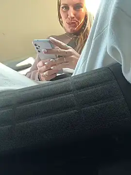 Snapshot of Lydie_off chatting on 03.03.25 Lydie off online show from 03.03.25