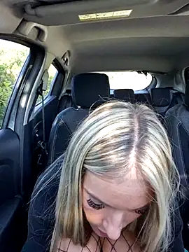 Snapshot of Lydie_off chatting on 09.30.25 Lydie off online show from 09.30.25