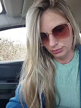 Snapshot of Lydie_off chatting on 03.26.26 Lydie off online show from 03.26.26