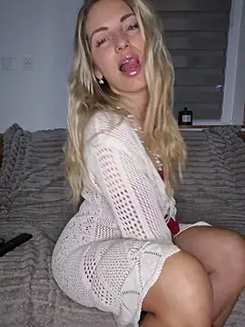 Snapshot of Lydie_off chatting on 04.02.26 Lydie off online show from 04.02.26