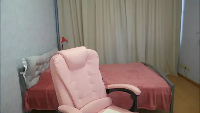 Snapshot of Sophiloren chatting on 09.14.25 Sophiloren online show from 09.14.25