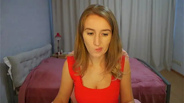 Snapshot of Sophiloren chatting on 06.13.26 Sophiloren online show from 06.13.26