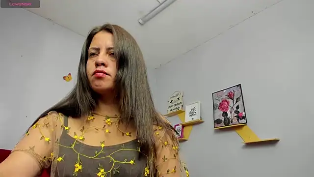 Snapshot of kathina_giraldo chatting on 09.24.25 kathina giraldo online show from 09.24.25