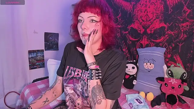 Sarah-Stoner online show from 04.25.26