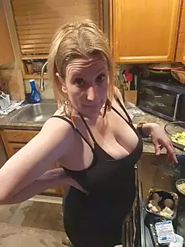 Snapshot of lilyhornyhousewife chatting on 07.03.26 lilyhornyhousewife online show from 07.03.26