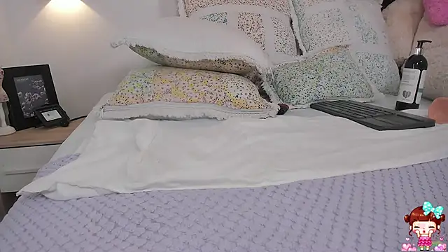 Snapshot of khloe_cutee chatting on 12.24.24 khloe cutee online show from 12.24.24