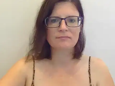 Snapshot of CrimsonMistress chatting on 01.15.25 CrimsonMistress online show from 01.15.25