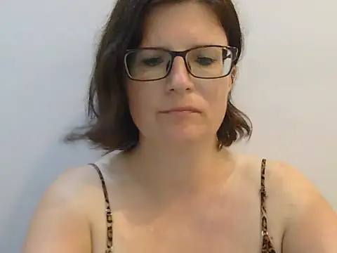 Snapshot of CrimsonMistress chatting on 01.27.25 CrimsonMistress online show from 01.27.25