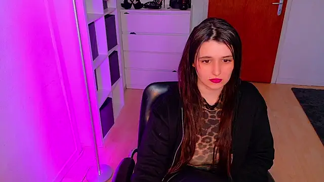 Snapshot of jenna-sxy19 chatting on 03.18.25 jenna-sxy19 online show from 03.18.25