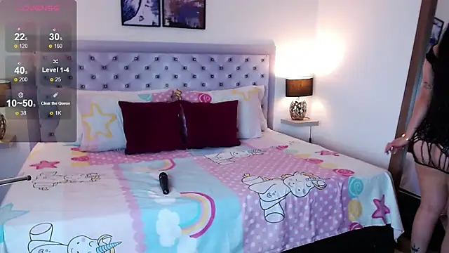 Snapshot of sarascottt chatting on 12.06.24 sarascottt online show from 12.06.24