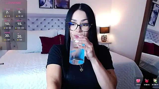 Snapshot of sarascottt chatting on 02.13.25 sarascottt online show from 02.13.25